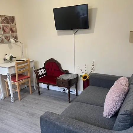 2 Bedroom On Bathroom, Southmead بريستول