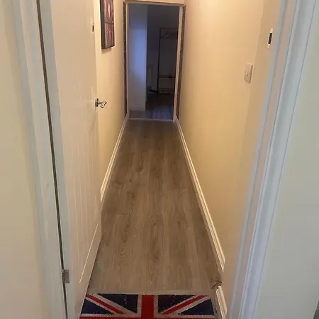 2 Bedroom On Bathroom, Southmead Apartment Bristol