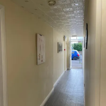 2 Bedroom On Bathroom, Southmead