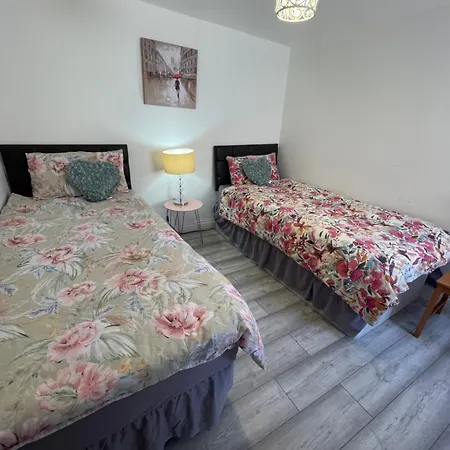 2 Bedroom On Bathroom, Southmead Apartment