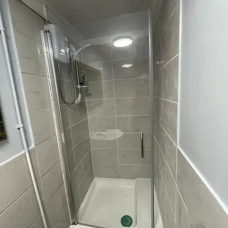 2 Bedroom On Bathroom, Southmead