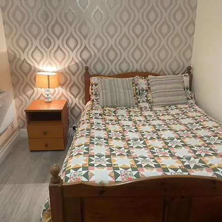 2 Bedroom On Bathroom, Southmead Apartment