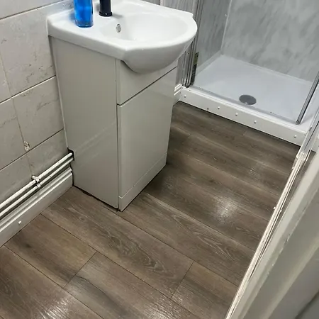 2 Bedroom On Bathroom, Southmead Apartment