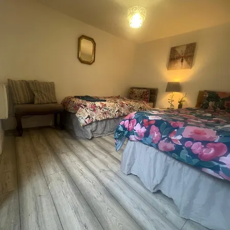2 Bedroom On Bathroom, Southmead