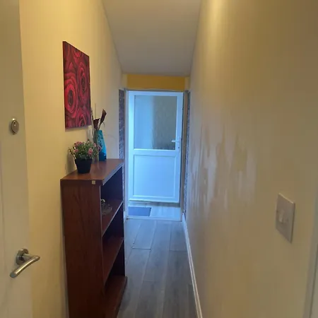 2 Bedroom On Bathroom, Southmead * בריסטול