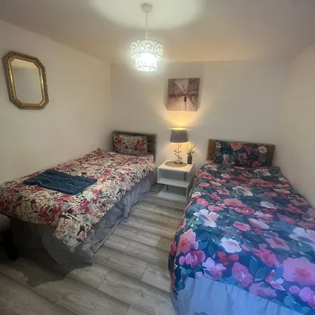 דירה 2 Bedroom On Bathroom, Southmead *