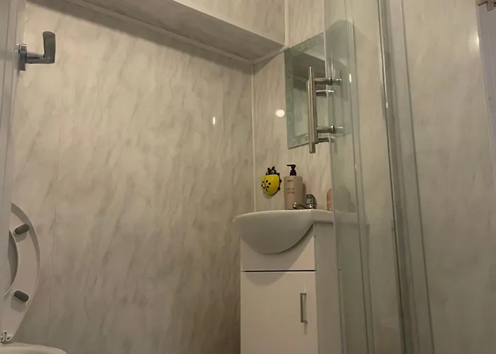 2 Bedroom On Bathroom, Southmead *