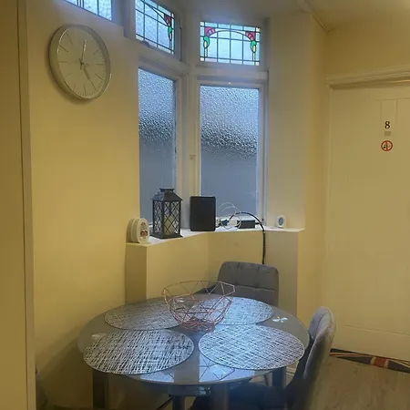 2 Bedroom On Bathroom, Southmead