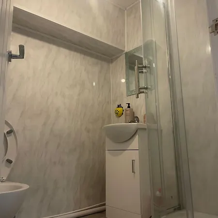 2 Bedroom On Bathroom, Southmead *