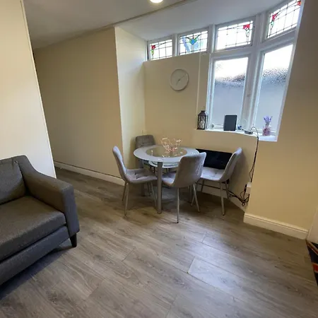 2 Bedroom On Bathroom, Southmead *