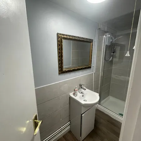 2 Bedroom On Bathroom, Southmead