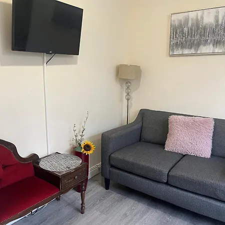 2 Bedroom On Bathroom, Southmead Apartment Bristol