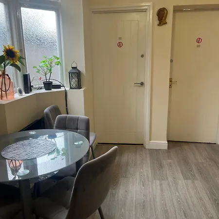 2 Bedroom On Bathroom, Southmead Apartment *