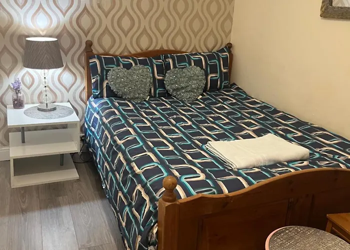 2 Bedroom On Bathroom, Southmead